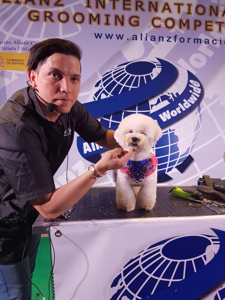 Gran éxito y magníficos profesionales en el VIII congreso internacional Alianz de peluquería y estética canina 2017